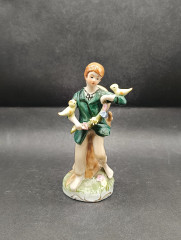 Статуэтка винтажная Im Stil Dresden &quot;Мальчик с двумя птичками&quot;, фарфор, 15 см, Германия, 1970-80гг.