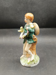 Статуэтка винтажная Im Stil Dresden &quot;Мальчик с двумя птичками&quot;, фарфор, 15 см, Германия, 1970-80гг.
