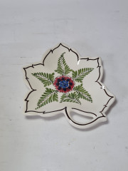 Delft Тарелка в виде листа с растительным декором, 16 x 15 x 2 см, Голландия, 1960-70гг.