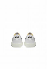 Nike Sportswear BLAZER 77 VNTG UNISEX Sneaker low white/black sail total orange BLAZER 77 VNTG UNISEX Низкие кроссовки женские белый/черный парус тотал оранжевый