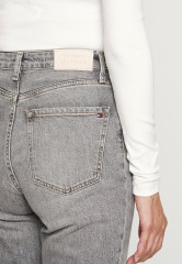 Tommy Hilfiger GRAMERCY TAPERED  Jeans Skinny Fit zigi GRAMERCY TAPERED Джинсы скинни Зиги