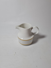 Rosenthal Bavaria, дизайнер Tapio Wirkkala Элегантный винтажный молочник, белый фарформ с золотым узором, 9,5см х 10,5см, Германия, 1960-70гг.