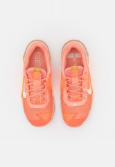 Nike Performance METCON 7 Sneaker low crimson bliss/sail/total orange/pearl white/goldtone/plum fog METCON 7 кроссовки женские низкие crimson bliss/парус/total оранжевый/жемчужно-белый/золотистый/сливовый туман