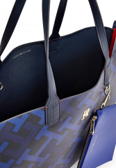 Tommy Hilfiger Monogram Iconic  Across body bag space blue mix Monogram Iconic — сумка через плечо космический синий микс