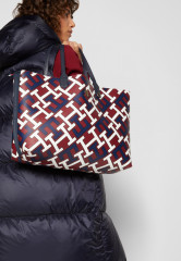 Tommy Hilfiger Monogram Iconic  Across body bag corporate mix Monogram Iconic — сумка через плечо корпоративный микс