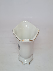 Ваза винтажная &quot;Герб Остербурга, Альтмарк&quot;, белый фарфор  с позолоченным рельефным краем Plankenhammer, 7,5 x 11,5 x 12 см, Германия, 1960-70гг.