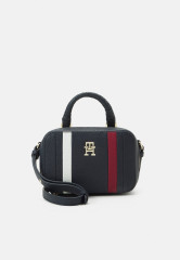 Tommy Hilfiger EMBLEM TRUNK CORP Across body bag space blue EMBLEM TRUNK CORP — Сумка через плечо космический синий