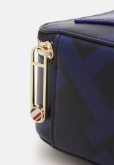 Tommy Hilfiger ICONIC TOMMY TRUNK MONOGRAM Across body bag space blue mix ICONIC TOMMY TRUNK MONOGRAM Сумка через плечо космический синий микс