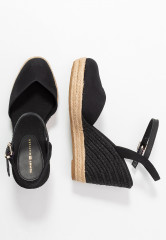 Tommy Hilfiger BASIC CLOSED TOE HIGH WEDGE High heeled sandals black BASIC CLOSED TOE HIGH WEDGE Босоножки на высоком каблуке черный