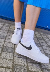 Nike Sportswear WMNS AIR FORCE 1 #x27;07 REC Sneaker low white/black WMNS AIR FORCE 1 #x27;07 REC Низкие кроссовки женские белый черный