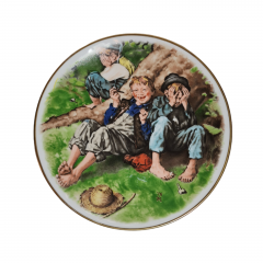 Тарелка декоративная винтажная Crown Bavaria / коллекция "Приключения Тома Сойера" (Норман Рокуэлл) "Первая сигарета" / диз. Дейв Гроссман, фарфор, 19.5 см, Германия, 1977 год
