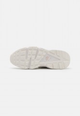 Nike Sportswear AIR HUARACHE Sneaker low sail/light bone/fossil stone/summit white AIR HUARACHE Низкие кроссовки женские парус/светлая кость/ископаемый камень/белая вершина