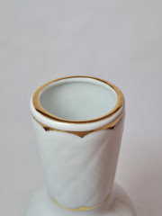 Ваза винтажная JRJS с золотистым геометричным декором и окантовкой, фарфор, 25.5 см, Германия, 1960-70гг.