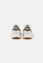 Nike Sportswear INTERNATIONALIST Sneaker low white/rough green/summit white INTERNATIONALIST Низкие кроссовки женские белый/шероховатый зеленый/вершинно-белый