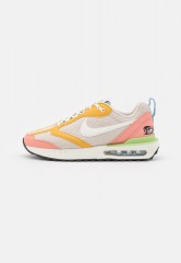 Nike Sportswear AIR MAX DAWN SE Sneaker low light orewood brown/sail/sanded gold/light madder root/worn blue/vivid green AIR MAX DAWN SE Низкие кроссовки женские светлый коричневый цвет рудного дерева/парус/песочное золото/светлый корень марены/потертый с