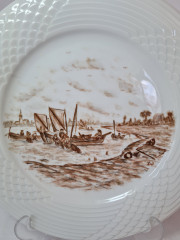 Hutschenreuther Белая фарфоровая тарелка с рисунком в коричневых тонах &quot;На реке&quot;, 29 x 2,5 см, Германия, 1960-70гг.