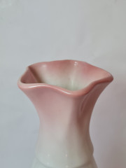 Ваза винтажная Stipo Dorohoi в бело-розовых тонах, фарфор, 31 см, Румыния, 1960-70гг.