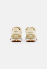 Nike Sportswear W WAFFLE ONE ESS Sneaker low coconut milk/sanddrift/lemon drop/summit white/white W WAFFLE ONE ESS кроссовки женские низкие кокосовое молоко/песок/лимонная капля/саммит белый/белый