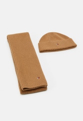 Tommy Hilfiger ESSENTIAL BEANIE SCARF UNISEX SET Beanie countryside khaki ESSENTIAL BEANIE SCARF UNISEX SET Beanie загородный хаки