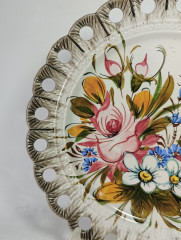 Тарелка декоративная винтажная Bassano с ярким цветочным декором, вырубная керамика, 25 см, Италия, 1960-70гг.