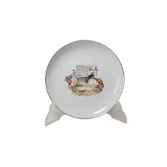 Hollohaza Hungary Детская фарфоровая тарелка &quot;Кормление ослика&quot;, 19 x 2,5 см, Венгрия, 1960-70гг.