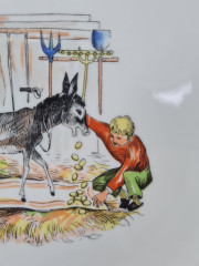 Hollohaza Hungary Детская фарфоровая тарелка &quot;Кормление ослика&quot;, 19 x 2,5 см, Венгрия, 1960-70гг.