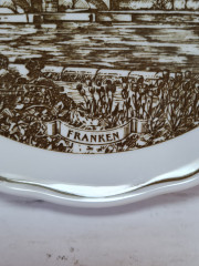 Тарелка декоративная винтажная Hutschenreuther, белый фарфор с рисунком в коричневых тонах &quot;Винодельческие районы Германии&quot;, 20 x 2,5 см, Германия, 1960-70гг.