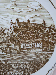 Тарелка декоративная винтажная Hutschenreuther, белый фарфор с рисунком в коричневых тонах &quot;Винодельческие районы Германии&quot;, 20 x 2,5 см, Германия, 1960-70гг.