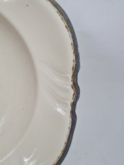 Тарелка винтажная Rosenthal с фигурным краем и золотисто-серебристой окантовкой, слоновая кость, фарфор, 25,5 x 4 см, Германия, 1960-1970гг.