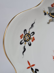 Тарелка винтажная Meissen, белый фарфор с разноцветными птицами, драконами, цветочным мотивом и позолоченным краем, 14,5 x 4,5 см, Германия, 1930-40гг.