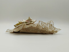 Статуэтка-свадебный сувенир винтажный Capodimonte &quot;Пастельные розы&quot;, фарфор/текстиль, Италия, 15 х 6 см, 1960-70гг.