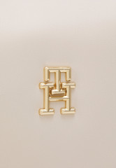 Tommy Hilfiger HALF MOON CROSSOVER Across body bag sugarcane HALF MOON CROSSOVER Сумка через плечо сахарный тростник