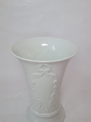 Ваза винтажная Im Still Royal KPM Bavaria с объемным растительным декором, ручная работа, средняя, фарфор, Германия, 1970-80гг.