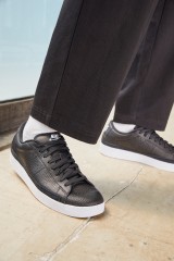 Nike Sportswear BLAZER LOW Sneaker low black/white-gum brown-orange BLAZER LOW кроссовки женские низкие черный/белый-камедь коричнево-оранжевый