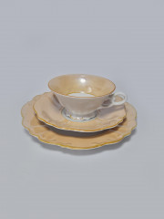 Hellbraune Porzellan Чайное трио &quot;Полевые цветы&quot; с желтым ободком и фактурным краем, Германия, 1960-70гг.