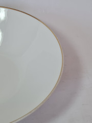 Сервировочная тарелка винтажная Mitterteich Bavaria, белый фарфор с позолоченным ободком, 22,5 x 6,5 см, Германия, 1960-70гг.