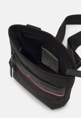 Tommy Hilfiger 1985 MINI CROSSOVER UNISEX Across body bag black 1985 MINI CROSSOVER UNISEX — Сумка через плечо черный