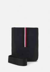 Tommy Hilfiger URBAN COMMUTER MINI CROSSOVER UNISEX Across body bag pitch blue URBAN COMMUTER MINI CROSSOVER UNISEX Сумка через плечо смоль синий