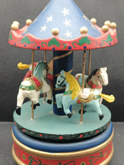 Музыкальная шкатулка винтажная с лошадками, дерево, 19 х 10.5 см, Германия, 1970-80гг.