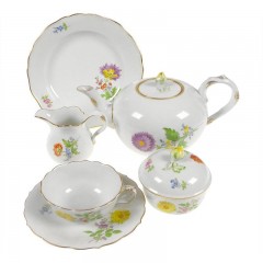 Meissen Meissen  'Neuer Ausschnitt - Blume 2 schrag bunt mit Goldrand' Teeservice 6 Personen 21-tlg. Meissen &quot;New cut - 2 цветка по диагонали разноцветные с золотой каймой&quot; чайный сервиз на 6 персон, 21 предмет.