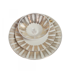 Чайное трио винтажное Im Stil Winterling Marktleuthen Bavaria &quot;Розовые розы в золотом орнаменте&quot;, фарфор, Германия, 1960-70гг.