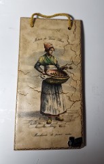 Silberdistel fayence, Силбердистел Декоративное фаянсовое подвесное панно-хромолитография &quot;Продавщица груш&quot; в французском стиле, Германия 1965г.